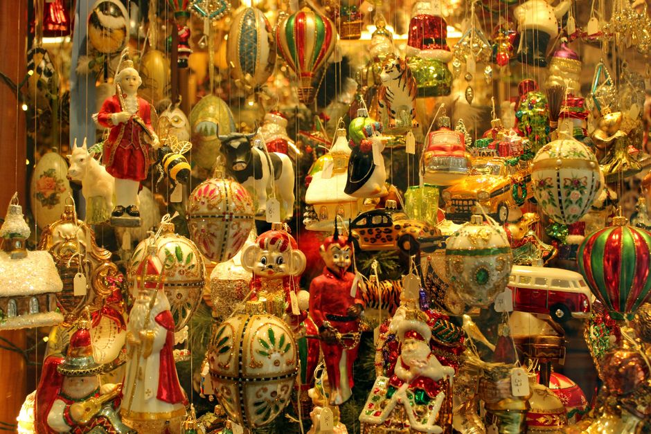 カラフルなクリスマスオーナメントのお店